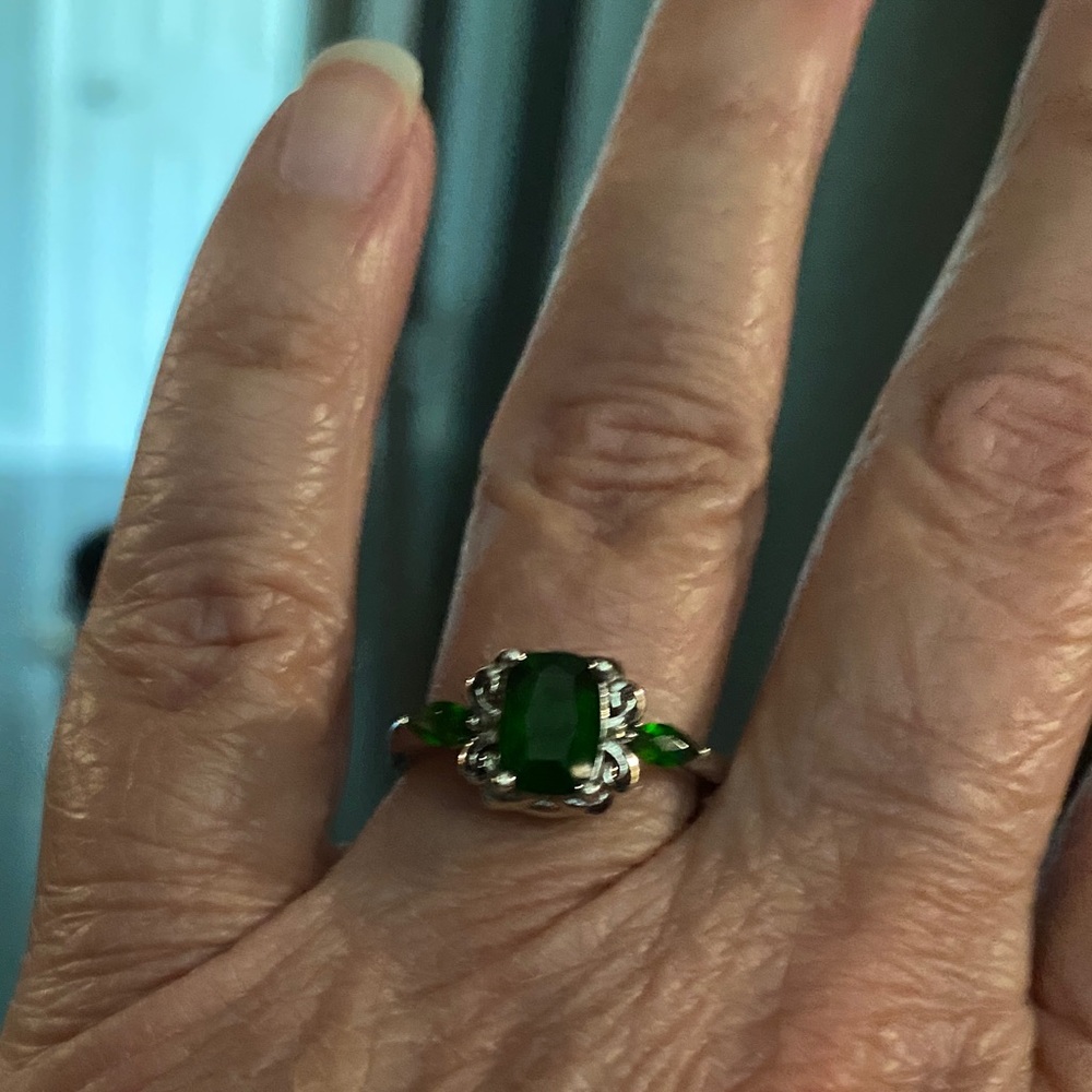 Elegant Green Gemstone Silver Ring